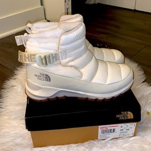 NorthFace Boots Off White size 9